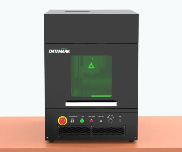 Macchina per marcatura laser per l'incisione di componenti industriali e targhette